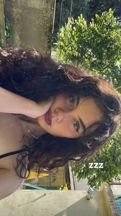 Hairstyles Puertorican, Wavy Hair Selfie, Curly Hair With Face Framing Layers, Mia 3, Amazing Hair, Selfie Ideas Instagram, Foto Ideas Instagram, Instagram Photo Inspiration, Portrait Poses