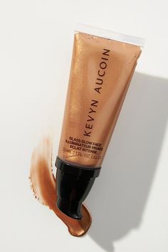 Get gorgeously glowy skin with this highly-coveted, universal, multi-purpose gloss highlighter for the face and body. This glow gel is designed to create a youthful, well-hydrated, glassy complexion. It's available in 6 shades for the perfect range of color. Glow Face, Power Of Makeup, Day Glow, Making Faces, Kevyn Aucoin, Dewy Skin, Glowy Skin, Beauty Makeup Tips