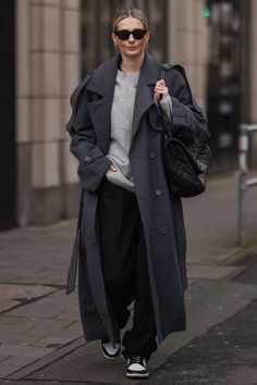 Grey Coat Outfit Winter, Oversized Coat Outfit, Grey Coat Outfit, Black Coat Outfit, Fits Winter, Trench Outfit, Mantel Outfit, Long Coat Outfit, Long Grey Coat