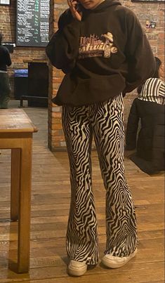 Zebra Pants Outfit, Cool Pants Outfit, Aesthetic Tiktok, Tiktok Style, Indie Outfits, Swaggy Outfits