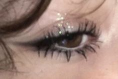 Jewelry To Wear To A Wedding, Y2k Makeup Eyeliner, Stargirl Makeup Aesthetic, Sparkly Makeup Aesthetic, Grunge Graduation Outfit, Makeup Inspo For Prom, Dreamy Eye Makeup, Pretty Grunge Makeup, Stargirl Hairstyle