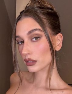 Mekap Mata, Hailey Rhode, Fall Makeup Looks, Smink Inspiration, Brown Makeup, Spider Girl, Fall Makeup, Hailey Baldwin, Red Lipstick