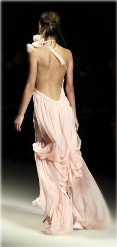 love this! Backless Flowy Dress, Famous Photography, Flowy Gown, Gala Dress, Wedding Party Bridesmaid, Chanel Couture, Glamour Dress, Pink Chiffon, Senior Prom