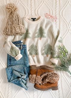 Christmas Jumper Outfit Aesthetic, White Sweater Christmas Outfit, Cold Holiday Outfits, Winter Outfits Cold Christmas, Cute Casual Christmas Outfits, Christmas Jumper Outfit, Christmas Sweater Outfit, Cozy Crafts, Christmas Closet