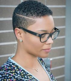 Going au naturel might seem scary but with these 31 best short natural hairstyles for black women, you might kick yourself for not going for the chop sooner Short Hair Styles African American, Short Natural Haircuts, Twa Hairstyles, Natural Hair Cuts, Natural Hair Short Cuts, Haircut Designs, Pelo Afro, Big Chop, African American Hairstyles