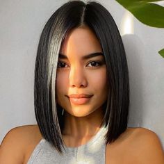 Sleek Short Hair, Short Dark Hair, Hair Color Techniques, Haircuts Straight Hair, Thick Hair