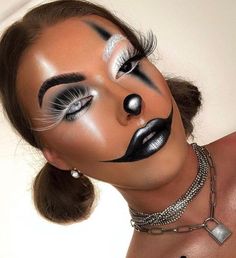 Holloween Makeup Glam, Halloween Makeup 2023, Make Up Halloween Aesthetic, Hallowing Makeup, Makeup Halloween Ideas Creative, Face Paint Makeup Looks, Crazy Clown Makeup, Halloween Looks Makeup, Cool Clown Makeup