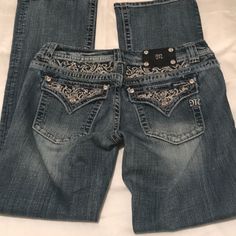 Seams To Be On Excellent Conditions. Not Worn Or New Without Tags. Had Not Been Altered! Has Full Length Miss Me Jeans Size 9, Girly Acubi, 2000s Low Waisted Jeans, 2000s Clothing, 2000s Fashion Trends, Downtown Outfits, 2000s Outfits, Low Waist Jeans, Outfit Inspo Casual