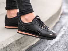 Nike Wmns Classic Cortez Premium Black Rose Gold Cortez Ultra, Nike Cortez Black, Cortez Nike, Nike Cortez Women, Nike Cortez Shoes, Nike Shoes Women Fashion, Perfect Sneakers, Sneakers Nike Air Max, Classic Cortez