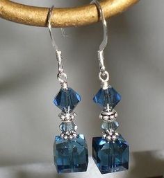 Cube Earrings, Mom Earrings, Blue Crystal Earrings, Beaded Earrings Tutorials, Beaded Earrings Patterns, Earring Ideas, Earring Tutorial, Homemade Jewelry