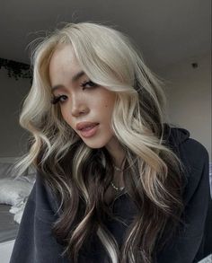 Skunk Hair, Hair Color Underneath, Blonde Hair Inspiration, Pretty Hair Color, Hair Color And Cut, Hair Dye Colors, Hair Inspiration Color, Blonde Ombre, Hair Inspo Color