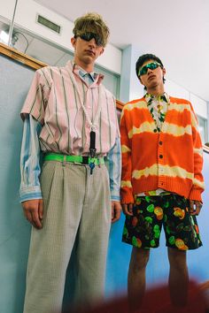 MSGM SS19 Backstage! - Fucking Young! Queer Camp Fashion, Men Fashion Colorful, Quirky Mens Fashion, Colorful Mens Fashion, Galactik Football, Man Fashion, Prince Charming, Colourful Outfits, Mens Street Style