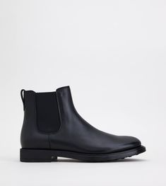 Ankle boots in elegant leather with a stamped Tod's monogram, side elastic inserts and a rubber outsole with embossed rubber pebbles. Ankle Boots Leather, Tods Shoes, Man Black, Black Leather Ankle Boots, Mens Black Leather, Chelsea Boot, Boots For Sale, Black Ankle Boots, Casual Boots