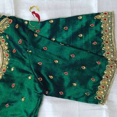 77 + Patch Work Blouse Designs | Cute Girl Simple Aari Work Blouse Design, Simple Aari Work Blouse, Blouse Design Aari Work, Simple Aari Work, Aari Work Blouse Design, Maggam Designs