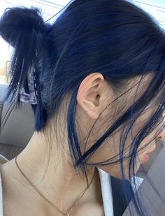 Dark Blue Tips Hair, Dark And Light Blue Hair, Warm Blue Hair, Dark Blue Hair With Bangs, Dark Blue Short Hair, Short Dark Blue Hair, Indigo Blue Hair, Dark Blue Bob, Blue Hair With Bangs