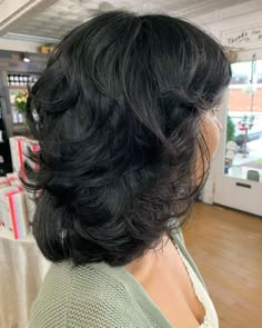 Manageable Medium Thick Wavy Hair Shoulder Length Hair Cuts With Layers 50, Lot Of Layers Haircut Medium, Short Hair Cuts For Women Thick Wavy, Medium Length Wavy Haircut, Bob Hairstyle Ideas, Short Wavy Haircuts, Hairstyle Ideas Easy, Thick Wavy Hair, Wavy Haircuts