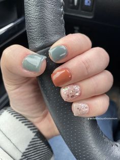 Mail Ideas For September, Sept Nails Designs, End Of Summer Beginning Of Fall Nails, Revel Nail Inspiration, October Nails Fall Colors 2023, Transitional Fall Nails, Fall Season Nails Gel, Fall Nails Ideas Autumn Dip Powder, Winery Nails