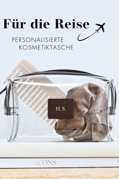 Stylisch Reisen! Mit der personalisierten Kosmetiktasche von MERSOR ✨ Dank durchsichtigem Material perfekt für das Handgepäck. Sei bereit für deine nächste große Reise und hol dir deine individuelle und absolut stylische Kosmetiktasche - mit Name oder Initialen personalisiert. Gift Set, Gifts