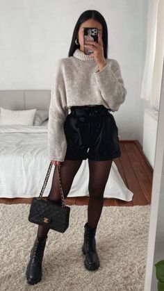 Lederhosen Outfit, Black Leather Shorts, Trendy Fall Outfits, Stylish Sweaters, Causual Outfits