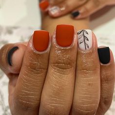 Get ready for the cozy vibes of early fall with these gorgeous nail designs! 🍂🍁 From warm neutrals to bold pops of color, these nails will have you feeling all the autumn feels. #EarlyFallNails #CozyVibes #AutumnFeels #NailInspo #FallMani #NailGoals #SeasonalNails #NailArt #FallColors #PumpkinSpiceEverything Gel Fingernail Polish Designs, Fall Modern Nails, Fall Gel Polish Nail Designs, Short Fall Nail Designs Autumn, U Of M Nails, Small Fall Nails, Fall Gel Manicure Ideas For Short Nails, Fall Sunflower Nails Design, Cute Fall Gel Nails