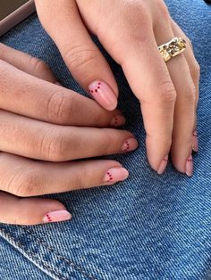 Nails With Dots Simple, Nails With Dots, Minimal Nails Art, Hippie Nails, Minimal Nails, Casual Nails, Classy Acrylic Nails, Dots Nails