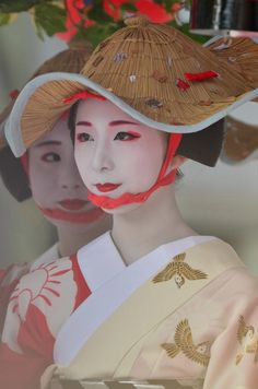 2014 京都祇園祭.花傘巡行 (東山・祇園・北白川) - 旅行のクチコミサイト フォートラベル Kabuki Costume, Sleeping Boy, Japanese Costume, Japanese Festival, Kimono Japan, Japanese Geisha, Art Japonais, Sapporo, Kyoto Japan