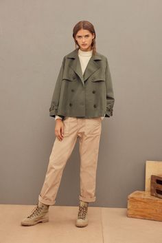 Inspiration Dressing, Court Outfit, Jacket Outfit Women, Short Trench Coat, Trench Coat Outfit, French Outfit, Long Trench Coat, Knit Sweaters, Womens Parka