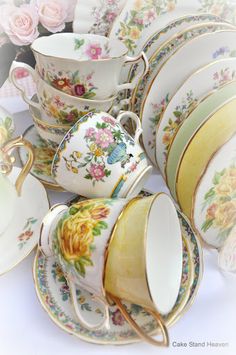 an assortment of porcelain tea cups and saucers