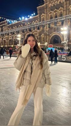 5 Best & Aesthetic Europe Travel Outfits Ideas | Old Money Outfits Mode Au Ski, Chicago Outfit, New York Outfits, Winter Travel Outfit