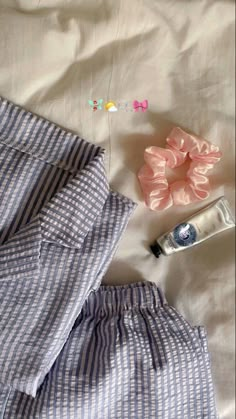 Cute Aesthetics, Pajamas Aesthetic, Pijamas Women, Instagram Creative Ideas, Cute Pajama Sets, Elegant Dresses Classy, Cute Pajamas, Easy Trendy Outfits, Ideas For Instagram Photos