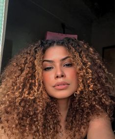 My life may not be perfect, but my curls are. 📸: p4ula_a . . #curls #curlyhairstyle #beautifulhair #beautiful #volumehair #hairgoals #cachos #cachinhos #lovemycurls #healthycurls #beautifulcurls #naturalhair #curlhairgirl Haircut Styles For Women, New Hair Do, Colored Curly Hair, Curly Girl Method, Curly Hair Cuts, Volume Hair