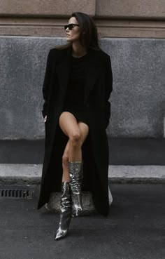 Alex Riviere, Silver Boots, Maxi Coat, Looks Street Style, Looks Chic, 가을 패션, Mode Inspiration, Winter Fashion Outfits, Winter Style