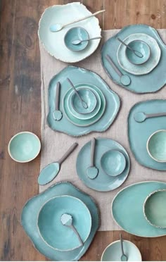 blue dishes and utensils are laid out on a wooden tablecloth, ready to be used