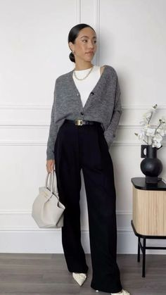 Black Slacks Outfit, High Waisted Pants Work, Dressy Pants Outfits, Slacks Outfit, Office Casual Outfit, Office Outfits Women, Corporate Outfits, Womens Business Casual, Trendy Fall Outfits