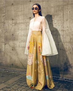 Flowy Indian Outfits, Next In Fashion Looks, Indian Western Fusion Fashion, Fusion Wear Indian, Modern Indian Fashion, Indo Western Outfits, Wanderlust Fashion, Traditional Indian Outfits