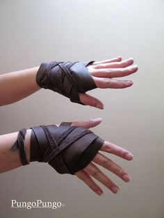 Wrap-a-round 1/2 leather gloves Stile Harry Potter, Game Of Thrones Cosplay, Mode Steampunk, Halloween 2020, Women Diy, Women Halloween, Hand Wrap, Post Apocalyptic, Fantasy Clothing