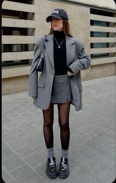 Outfit Ideas For Office Work Winter, Gray Blazer Outfit, Fall Skirt Outfits, Fall Skirt, Loafers Outfit, Skirt Outfits Fall, Denim Skirt Outfits, Skandinavian Fashion, Europe Outfits