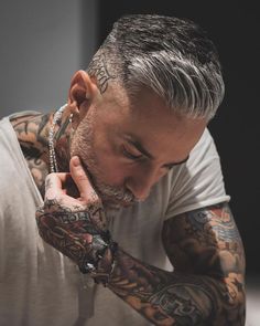 Silver Foxes Men, Fine Hair Men, Older Men Haircuts, Haircut Gray Hair, Short Hair With Beard, Older Mens Hairstyles, Gents Hair Style, Grey Hair Men