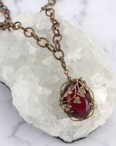 This set includes: Eclectic Necklace and Siam Red Climbing Vines Pendant. Interchangeable charm. ​ Fantasy Pendant Necklace, Red Fantasy Necklace, Garnet Necklace Vintage, Beautiful Necklaces Unique, Red Necklace Aesthetic, Red Jewelry Aesthetic, Necklace Fantasy Art, Red Jewerly, Jewel Aesthetic