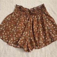 Women’s Floral Flowy Shorts, Never Worn Flow Shorts, Hippie Shorts, Hippie Look, Flowy Shorts, Floral Shorts, Flared Sleeves, Free Spirit, Traditional Outfits, Long Skirt