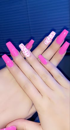 Nail Design Valentine, Press On Nail Designs, Nail Winter, Barbie Pink Nails, Zebra Nails, Ombre Nails Glitter, Nail Designs Valentines, Long Acrylic Nails Coffin, Short Nail