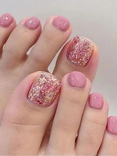 Pink Nails Pedicure, Pink Glitter Toe Nails, Gel Toe Nails Summer, Pink Toe Nails With Design, Nails Pies, Toe Nail Art Designs, French Toe Nails, Ideas Pedicure, Pink Toe Nails