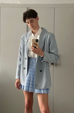 Femboy Outfits Ideas Male, Mode Queer, Style Androgyne, Genderqueer Fashion, Boys In Skirts, Guys In Skirts, Men Wearing Skirts, Beard Boy, Old Money Outfit