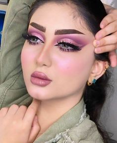 Glam Bride Makeup, Smokey Eye Makeup Steps, Cut Crease Eyeshadow, Natural Aesthetics, Arabic Makeup, Makeup Artist Tips, Cat Eye Makeup, Eye Makeup Pictures