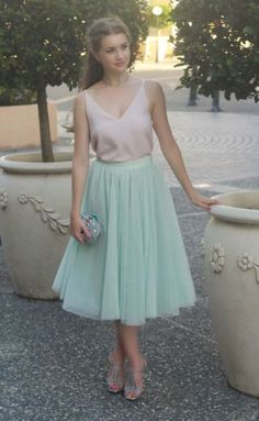 Mint skirt with pale pink silk top, silver shoes and mini clutch Mint Green Skirt Outfit, Mint Skirt Outfit, Green Skirt Outfit Ideas, Green Skirt Outfit, Mint Green Skirt, Green Skirt Outfits, Outfit Mint, Mint Green Skirts, Mint Skirt