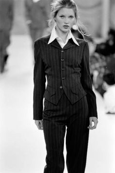 90s Catwalk, Kate Mess, Lawyer Outfits, Thrift Inspo, Lawyer Outfit, 90s Runway Fashion, 90s Models, Office Siren, Professional Attire