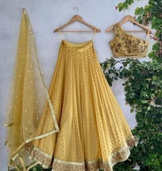 One Shoulder Blouse Lehenga, Lehnga Style, Bridesmaids Lehenga, Indian Things, Lehenga Crop Top, Blouse Lehenga, Lehenga Indian, Raw Silk Lehenga, Organza Lehenga