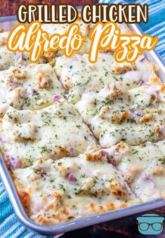 a casserole dish with chicken alfredo pizza in it and the title overlay reads grilled chicken alfredo pizza