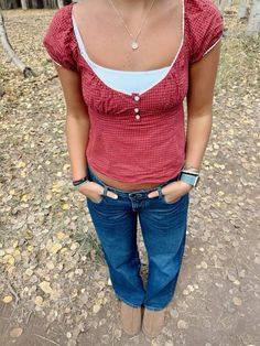 Summer Roberts Inspired Outfits, Vsco Summer Outfits 2019, Styling A Collared Shirt, Fall Thrifting Outfits, Rks Concert Outfit, Americana Summer Outfit, 2000s Fashion Outfits Fall, Fall Fashion Inspo 2024, 2000s Jeans Outfit