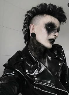 Goth Makeup Looks Men, Masc Alt Makeup, Short Deathhawk, Male Goth Makeup, Goth Makeup Men, Goth Boy Makeup, Punk Makeup Men, Alternative Outfits Men, Punk Makeup Looks